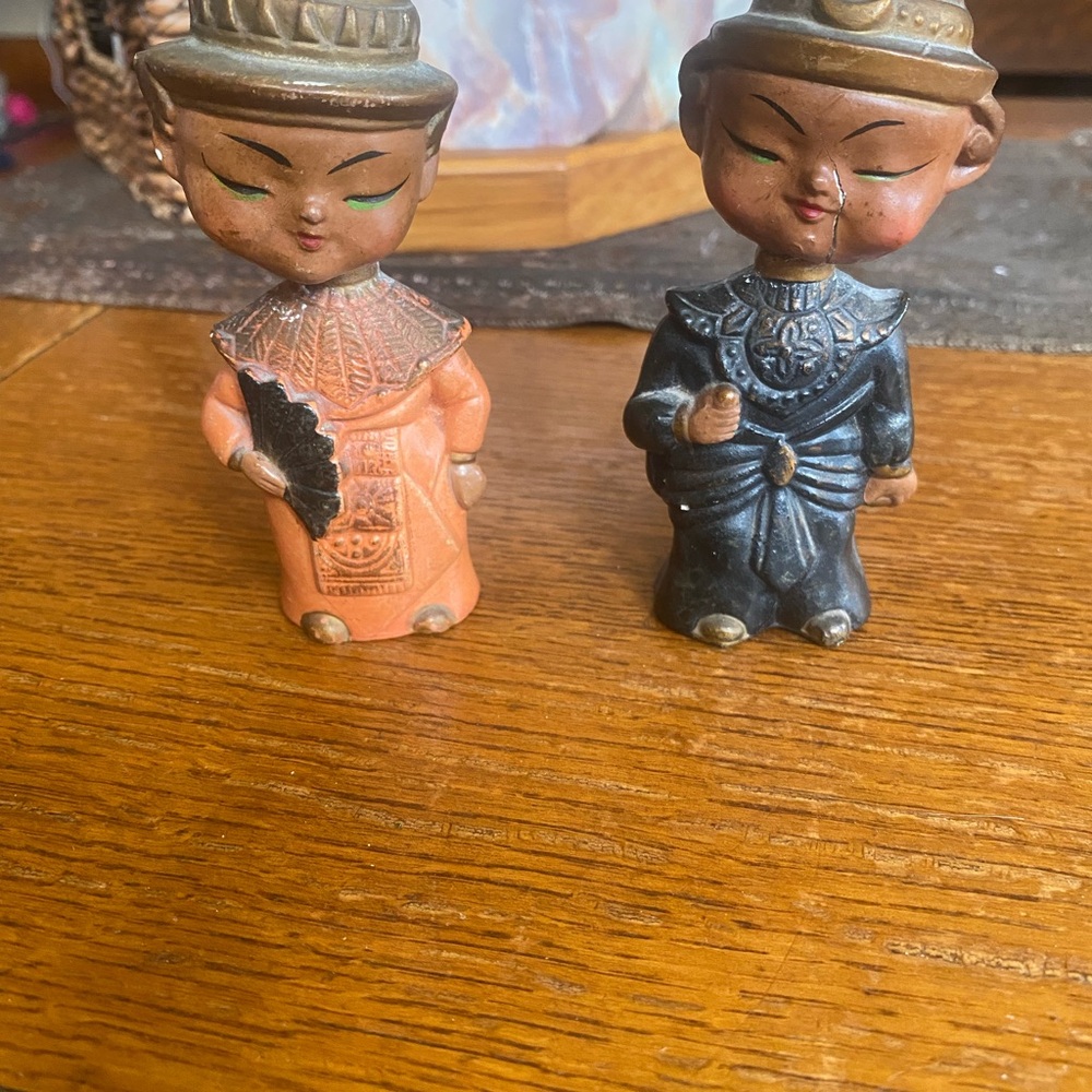 Asian couple 1940’s Nodder salt and pepper shakers